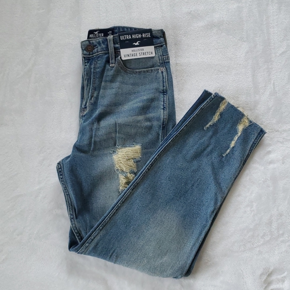 Hollister Ultra High-Rise Mom Jean